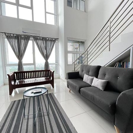 Yenni Duplex @ Decentrum, Kajang Serdang Kültér fotó